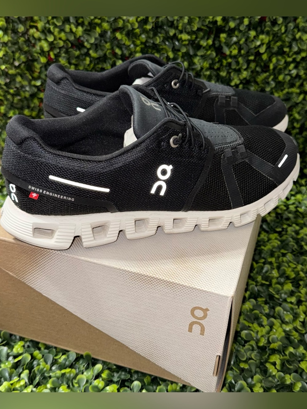 On Running Black and White Men's Athletic Running Shoes size 9.